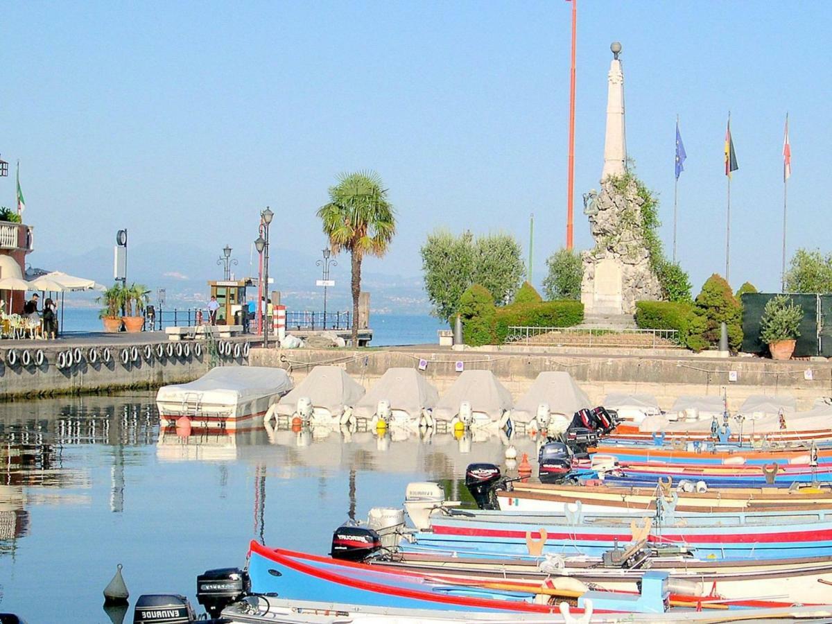 Small Residence Of Only 18 Apartments With Swimming Pool Lazise Buitenkant foto