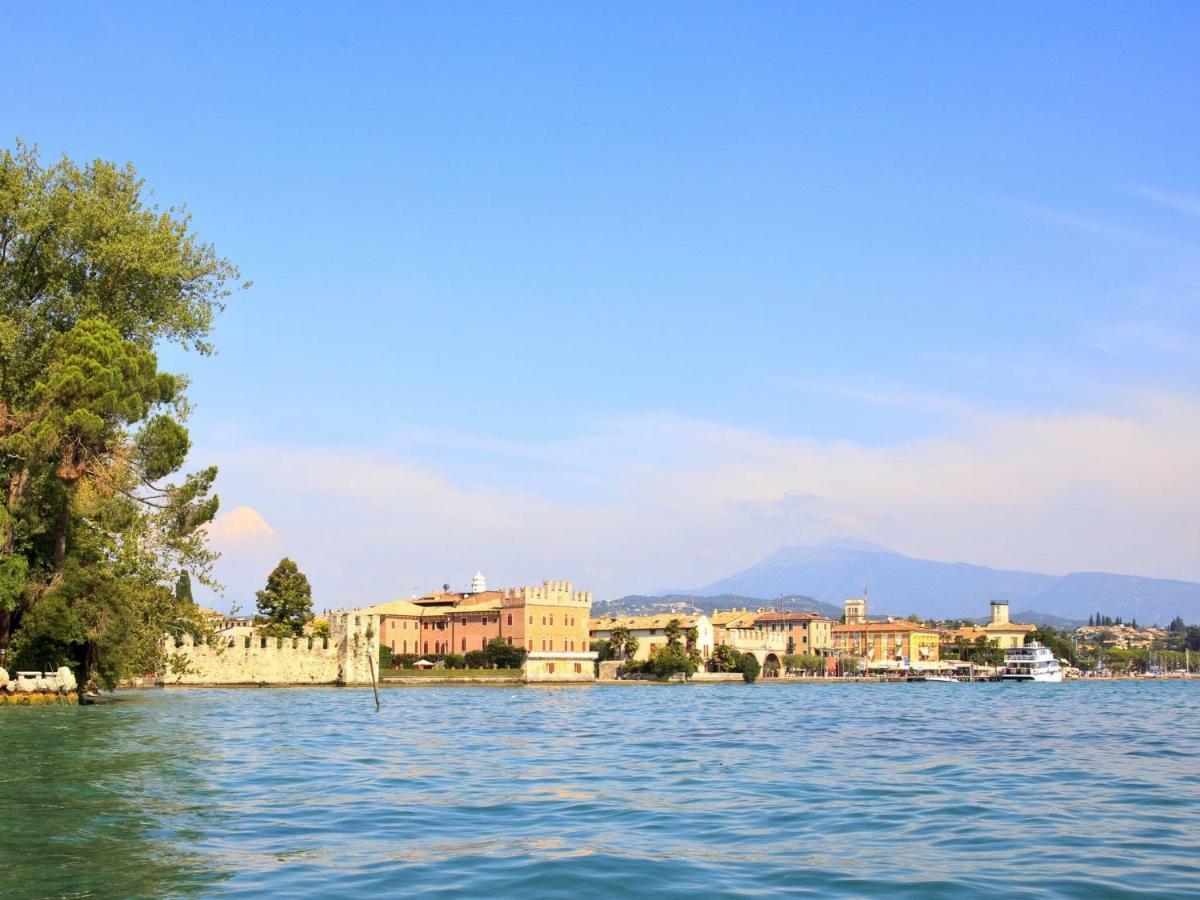 Small Residence Of Only 18 Apartments With Swimming Pool Lazise Buitenkant foto